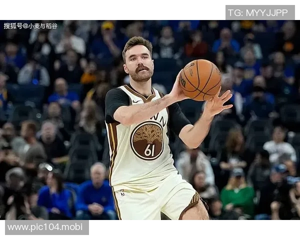 面对实力较弱球队表现出色,但勇士依然需谨慎对待这位替补控卫的使用 面对实力较弱球队表现出色,但勇士依然需谨慎对待这位替补控卫的使用